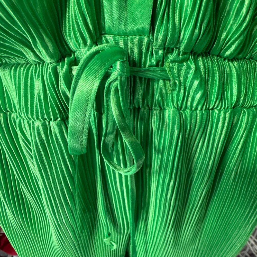New 📌Blue B Accordion Pleated Kelly Green Long Sleeves Elastic Waist Romper - Picture 7 of 16